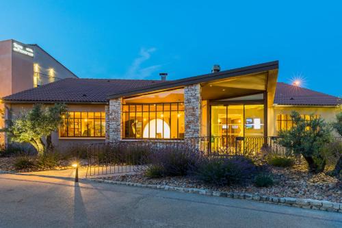 Terre De Provence Hôtel | Saint Tronquet Business Park