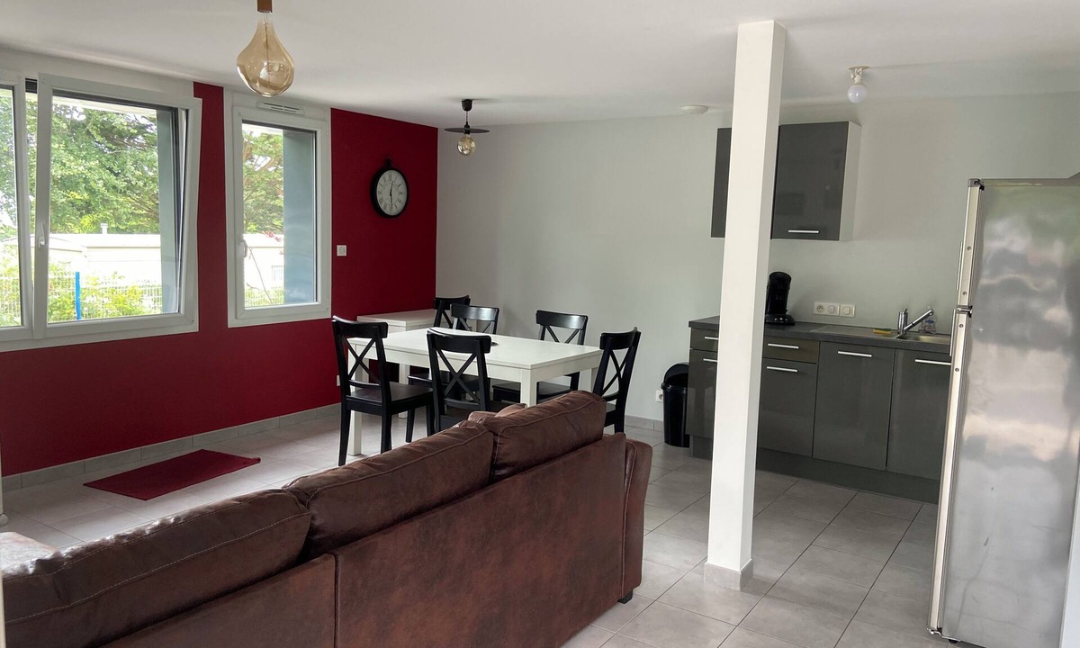 Donville-les-Bains Apartment | THE BEACH 200 metres and 1.5 kms from GRANVILLE, WIFI