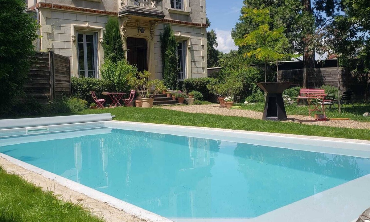 Villefranche-sur-Saone House | Town house with garden and pool/Lyon and Beaujolais