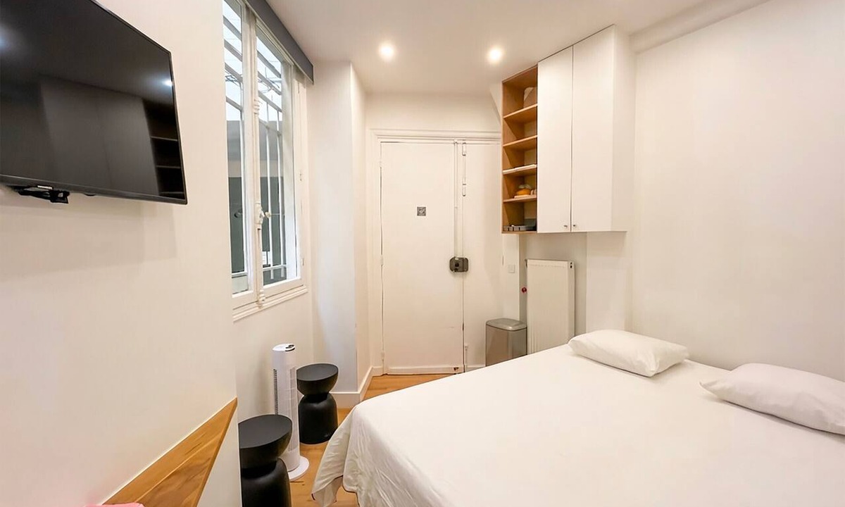 8th Arrondissement Apartment | Urban Flat 165 - Studio Triangle D'Or