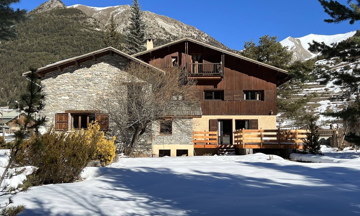 Mont-Dauphin Ski Chalet | Very large chalet in high mountains!