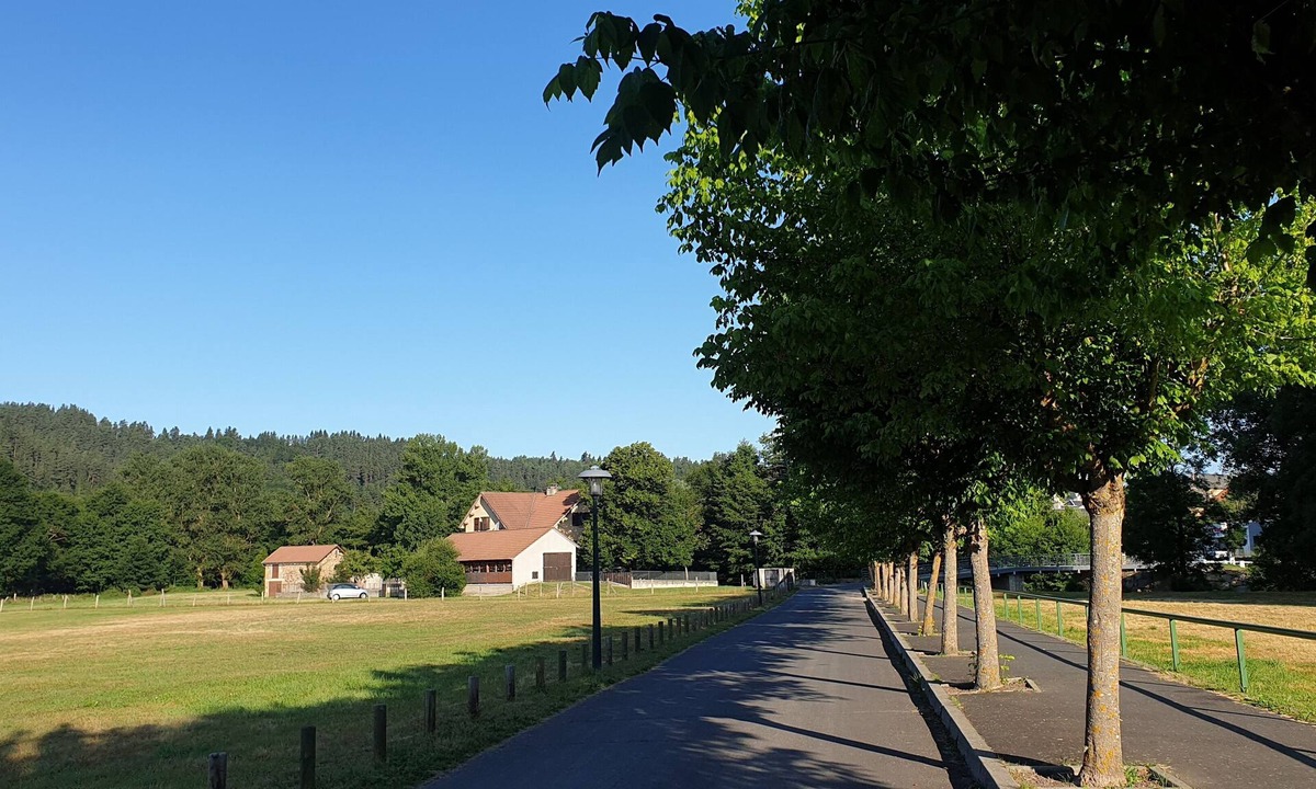 Le Malzieu-Ville House | VERY NICE HOUSE with land in the heart of the Village le MALZIEU-VILLE