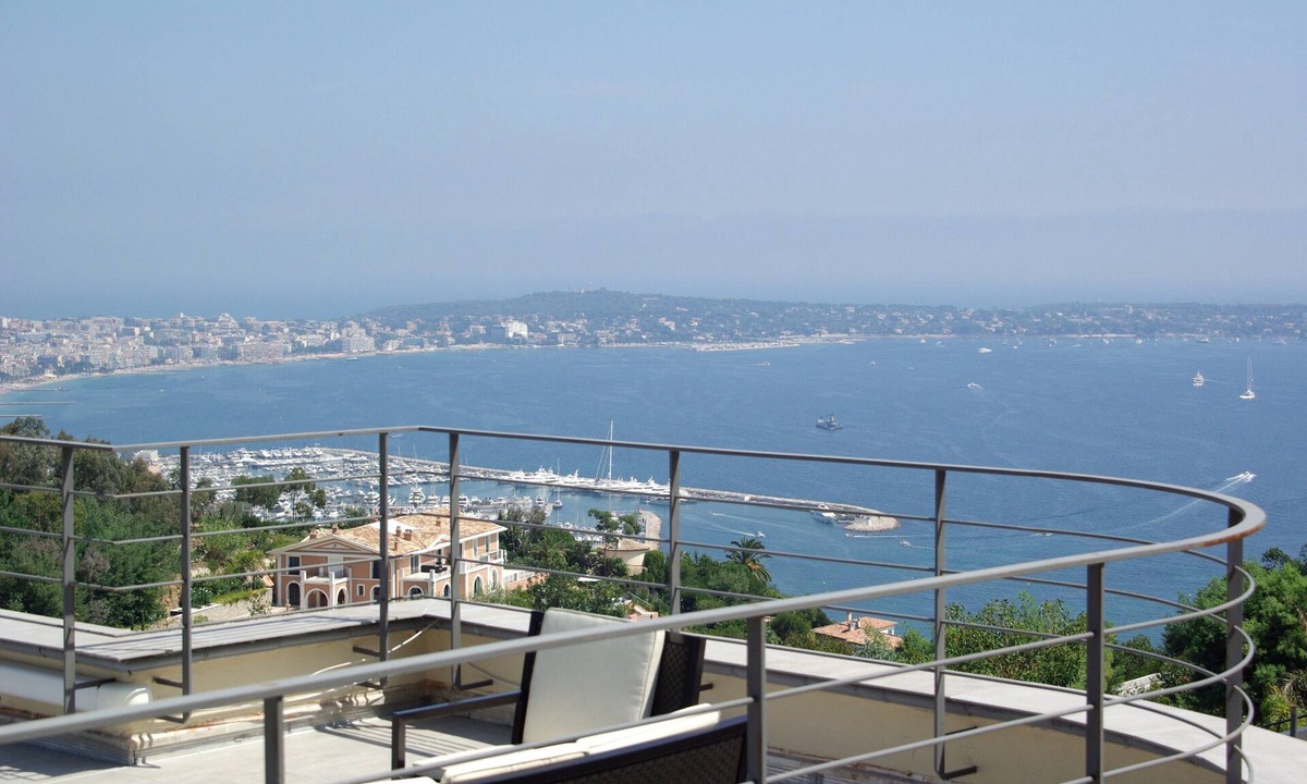 Vallauris Villa | Villa Alamp-Super Cannes-Sea view-min 4 nts-4 up 7 rooms-roof top- swimming pool