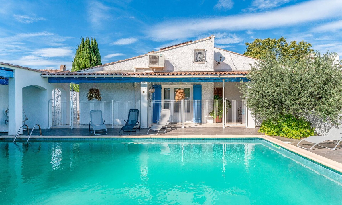 Tarascon Villa | Villa 'La Cigale' with Private Pool, Wi-Fi and Air Conditioning