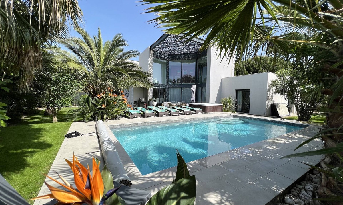 Cap d'Agde Villa | Villa PALOMA CAP D'AGDE 8 pers. Near the sea Heated pool Spa Quiet area
