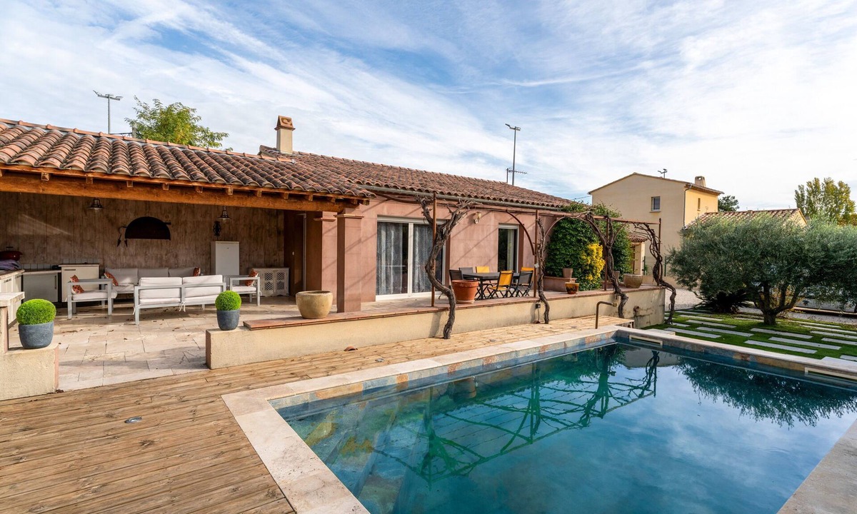 Orange Villa | Villa 'Vacances' with Private Pool, Wi-Fi and Air Conditioning