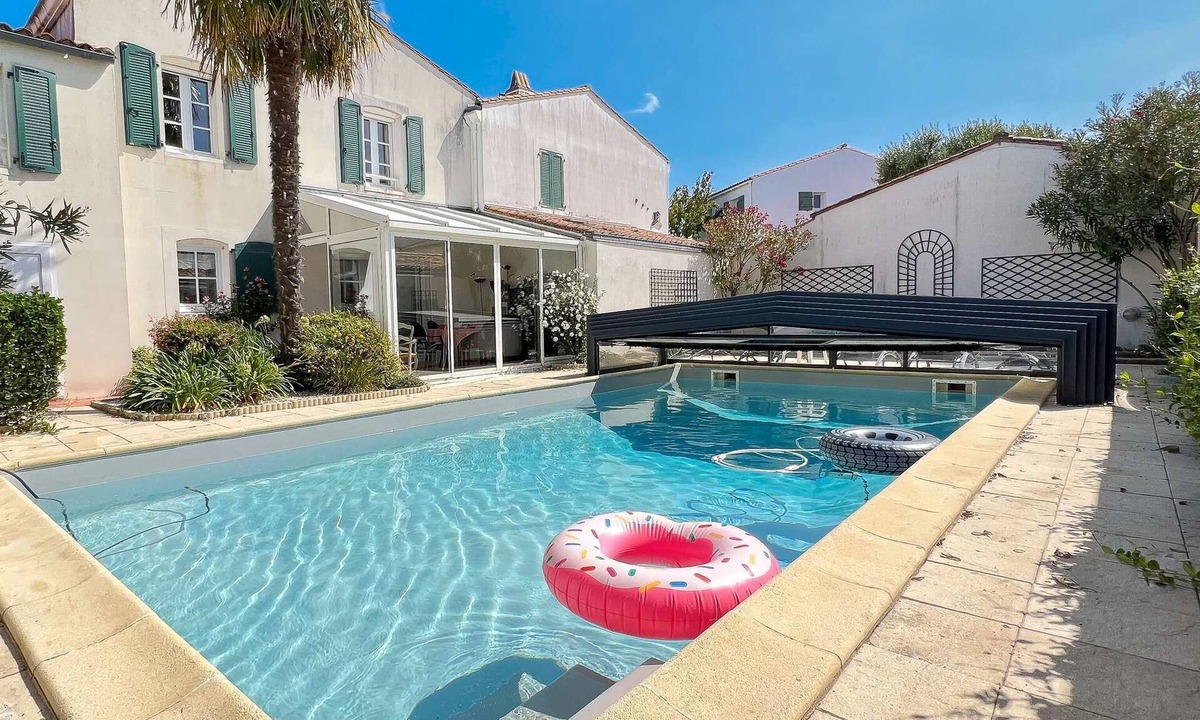 La Flotte House | Villa with private pool in the heart of La Flotte