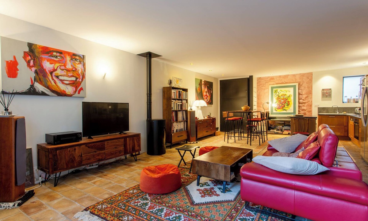 Fontvieille House | Village house, 98m2, 2 bedrooms, terrace, swimming pool, air-conditioned, private parking