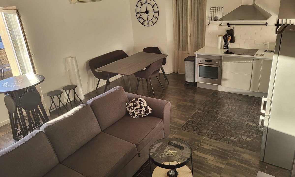 Saint-Chamas House | Village house opposite the port and 50 m. from the beach.