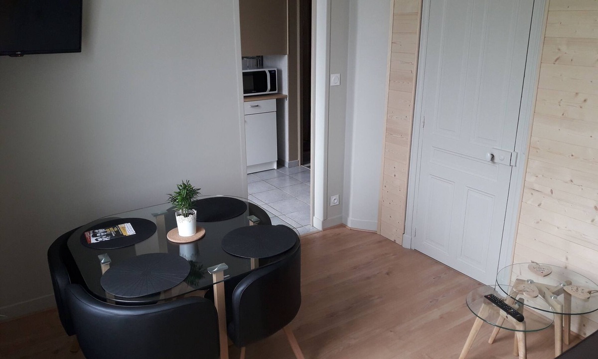 Langrune-sur-Mer Apartment | Waterfront apartment with your feet in the water!
