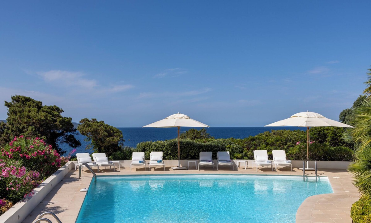 Isolella Villa | Waterfront, villa on the Isolella peninsula, 5 bedrooms, pool, sea view