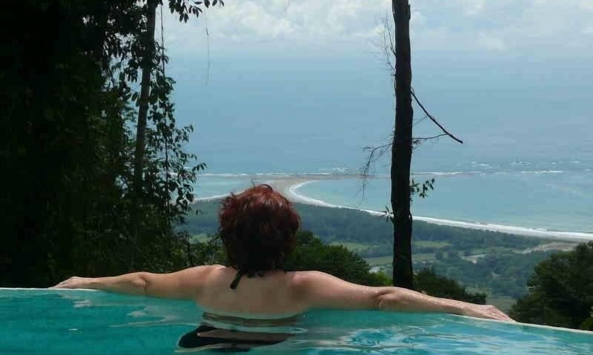 Ballena House | WHALES TAIL VIEWS Del Congos Uvita Great privacy, WSlide Pool, HandicapAccess