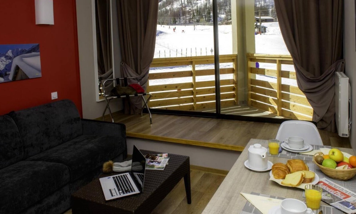 Isola Apartment | Wifi, 50m from shops, fitness, swimming pool, tv, ski locker, 40m², Isola 2000