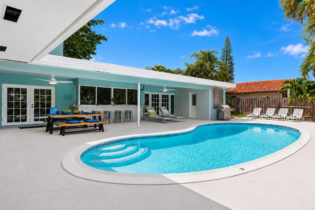 South Lake Villa | Wonderful 4BR and 3BA Villa Heated Pool near Beach