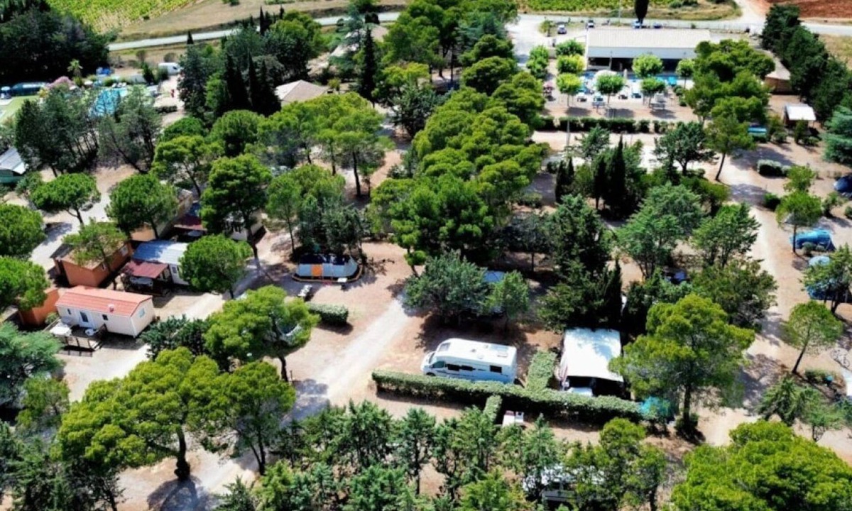 Fabrezan House | ZEcamping 3 étoiles familial toboggans dog friendly locatif BBQ clim