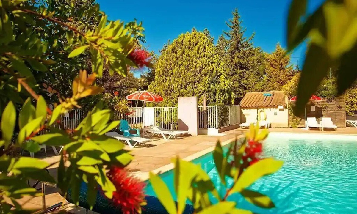 Junas Ski Chalet | ZEcamping 3* pataugeoire dog friendly locatif TV BBQ clim 47m2 6 pers