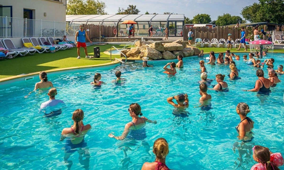 Ambon House | ZEcamping 4 étoiles familial parc aquatique pet friendly locatif TV