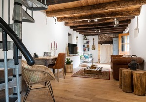 11-th century, fully renovated and well furnished gite near Roque Saint Christophe