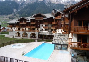 150m from ski slopes, 2nd floor, view mountain, fitness, swimming pool, balcony, tv, ski locker