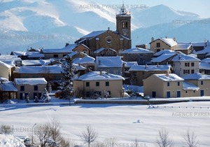 1BR for 4 with parking and ski locker 300m from shops