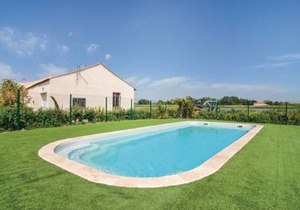 2 bedroom accommodation in Le Sambuc