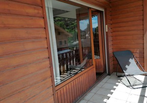 2-room apt for 5 with balcony & parking near slopes in Chinaillon