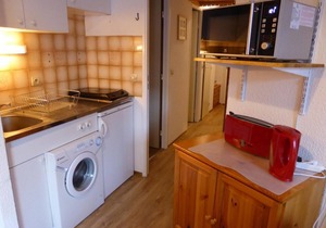 200m from ski slopes, 3rd floor, view mountain, balcony, parking, tv, ski locker, 38m²