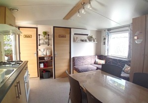 3 bedroom mobile home with air conditioning and washing machine