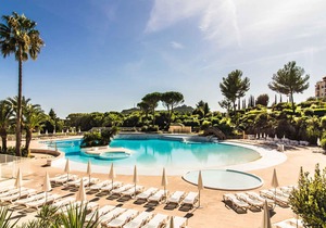 3-room apartment with terrace, pool, and parking in Saint-Raphaël