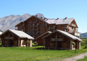 300m from ski slopes, 3rd floor, fitness, swimming pool, balcony, parking, tv, ski locker, 25m²