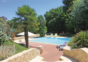 5 bedroom accommodation in Montélimar