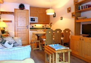 50m from ski slopes, 1st floor, view limited, balcony, 30m², Méribel-Mottaret