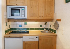 50m from ski slopes, 1st floor, view limited, balcony, 30m², Méribel-Mottaret