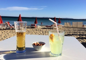 A 2 rooms in Le Lavandou 5 minutes walk from the beach in a quiet residence