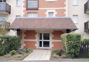 APARTMENT WITH GARDEN, WIFI, 50 M FROM THE SEA AND THALASSOTHERAPIE