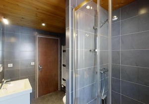 Appartement 2 chambres avec balcon et parking proche pistes - FR-1-467-47