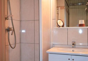 Appartement cosy 3 pièces pour 4 personnes avec balcon près des pistes - FR-1-592-30