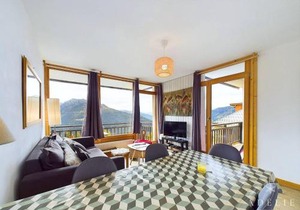 Appartement Scandinave, 3 pièces, 50m², proche pistes et commerces, avec balcons et parking - FR-1-398-609