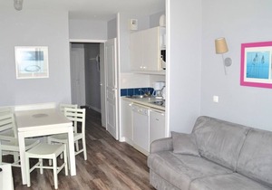 - Apt Waterfront A101-two heated pools secure family residence