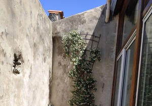 At the foot of the city, large charming apartment: 2 terraces, private garage, WIFI