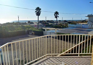 Beautiful sea view flat just steps away from the beach