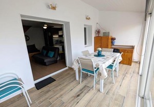 Belle villa 2 chambres, veranda, terrasse parking privatif dans résidence sécurisée avec piscine commune 800 m de la mer LRCS87