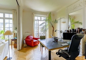 By Boulevard de Courcelles, by Veeve