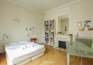 By Boulevard de Courcelles, by Veeve