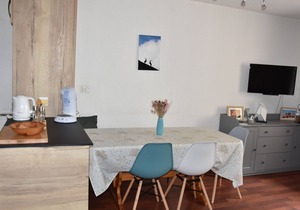 Central Family Haven - Cozy 3 Room Apt with Balconies, Near Shops & Ski Lifts