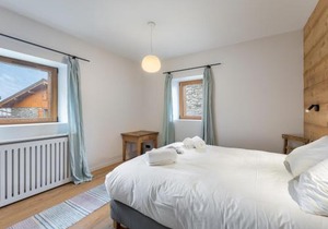 Chalet familial neuf avec sauna et spa, proche des pistes, accueille 12 personnes et animaux admis - FR-1-570-30