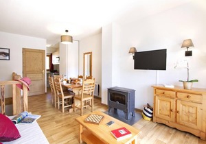 Chalet, wifi, ski-in/ski-out & foot of the slopes, fitness, swimming pool, terrace, balcony, tv