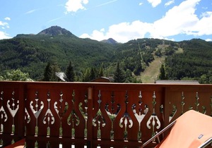 Charmant T3 avec balcon ensoleillé et parking à Serre Chevalier - FR-1-330E-115