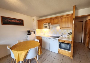 Charming 2BR Apartment with Balcony, WiFi & Garage in Central Samoëns, Sleeps 4