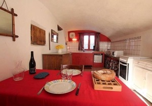 Charming Cottage with Garden, Fireplace, and Close to Festivals in Jullianges